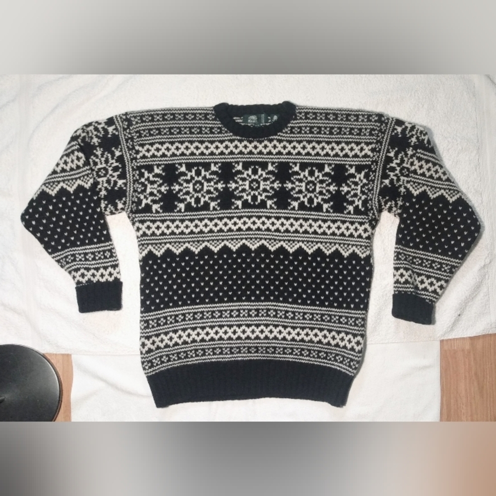 Vintage ROOTS Canada 100% Wool Snowflake Winter Christmas Knit Sweater -Mens XL